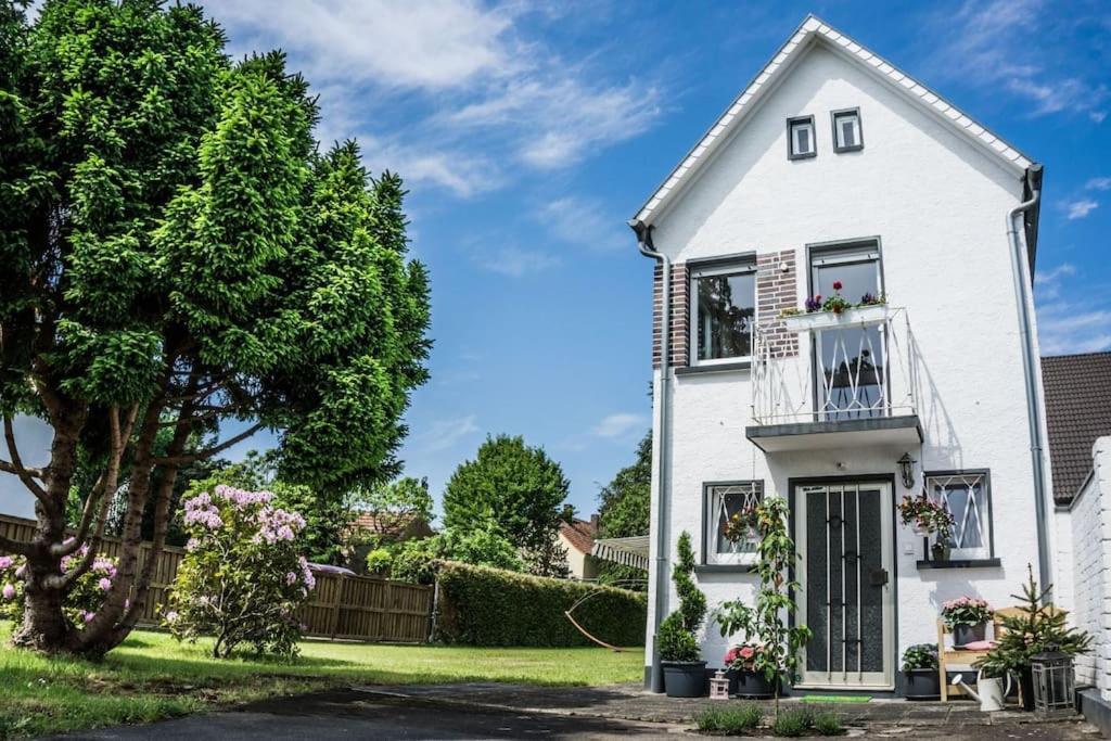 Schoenes Haus Mit Grossem Garten ゼーリゲンシュタット エクステリア 写真