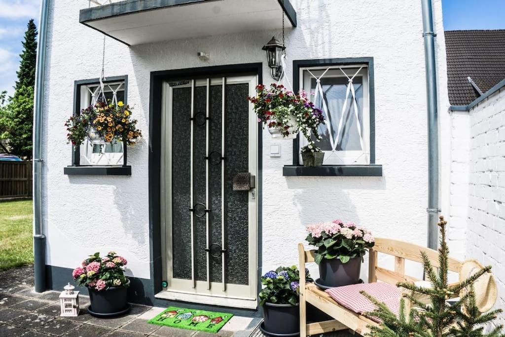 Schoenes Haus Mit Grossem Garten ゼーリゲンシュタット エクステリア 写真