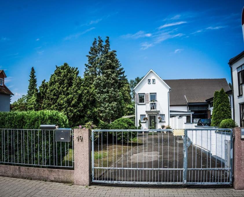 Schoenes Haus Mit Grossem Garten ゼーリゲンシュタット エクステリア 写真